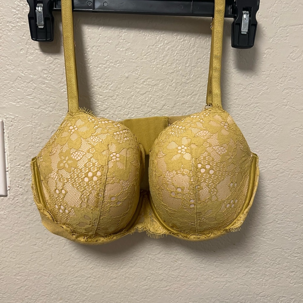 Victoria’s Secret lined demi bra